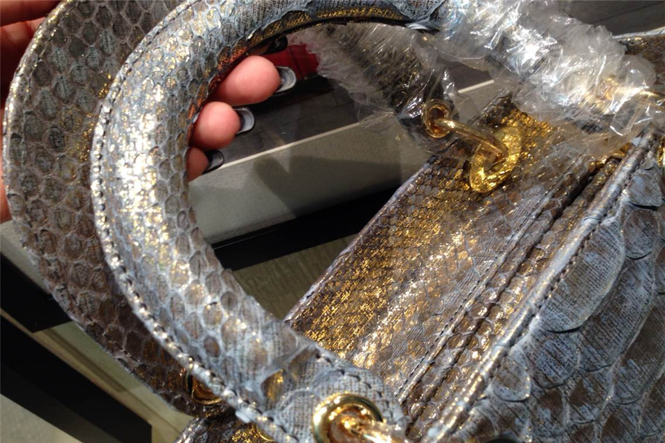 DIOR迪奥蟒蛇皮（内配原版羊皮） 碎金金扣女包 品牌包包