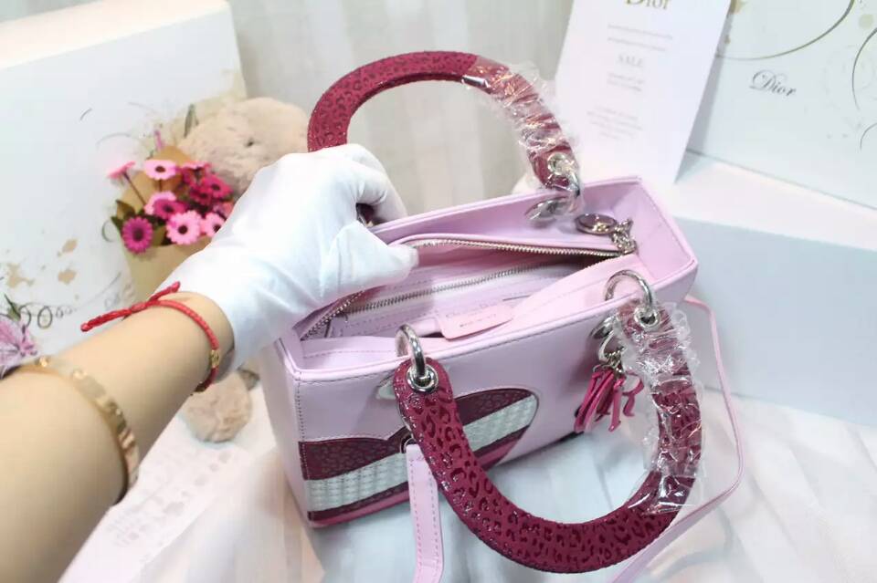 迪奥新款包包 Lady Dior 粉色进口纳帕皮手工绣花戴妃包