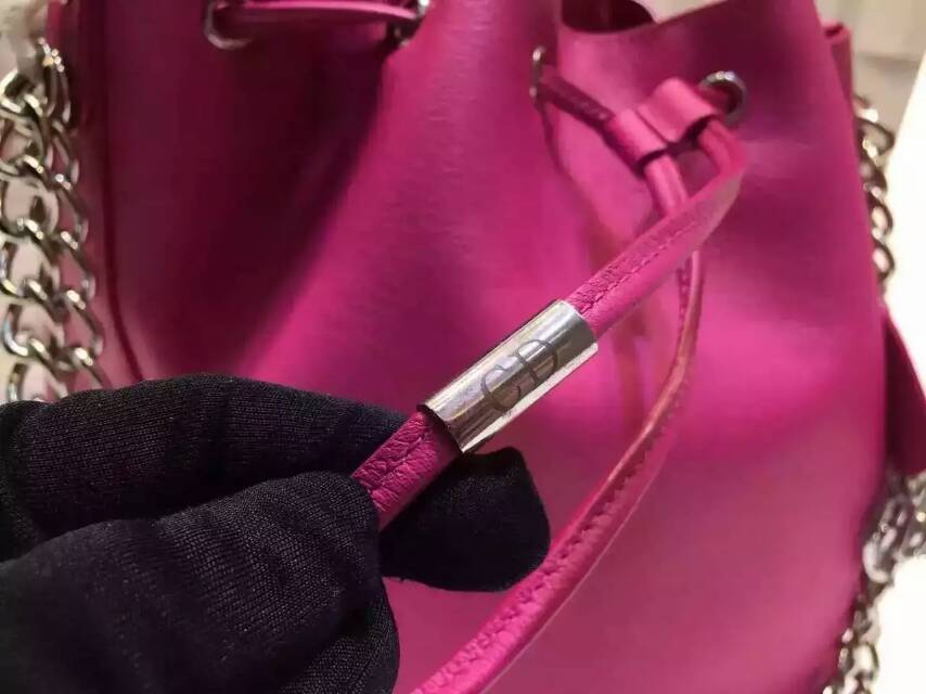 Dior迪奥新款女包 进口原版皮链条单肩水桶包 玫红色