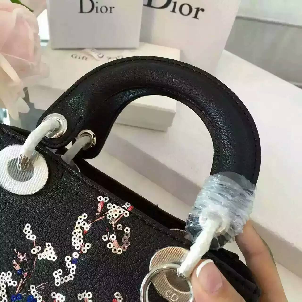 Dior包包官网 迪奥原单女包黑色山羊皮刺绣新款迷你戴妃包