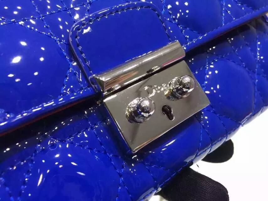 Dior钱包批发 迪奥蓝色原版漆皮 菱格两折链条钱包手包19cm