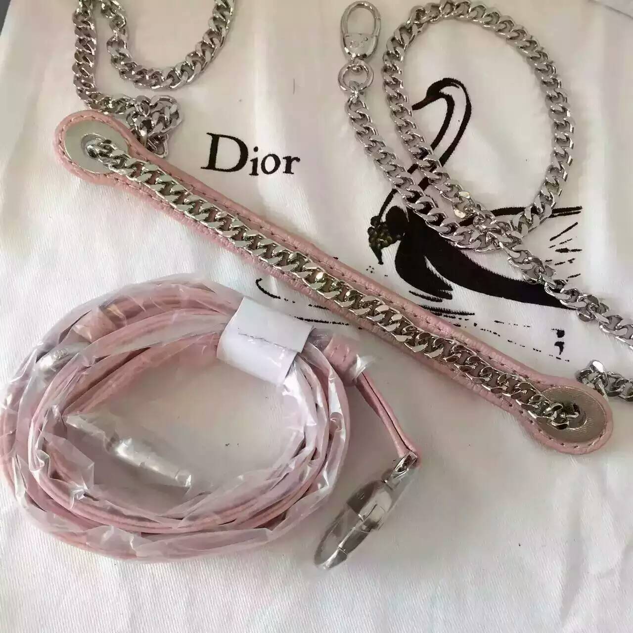 迪奥新款女包 Lady Dior mini刺绣新款粉色山羊皮戴妃包三格