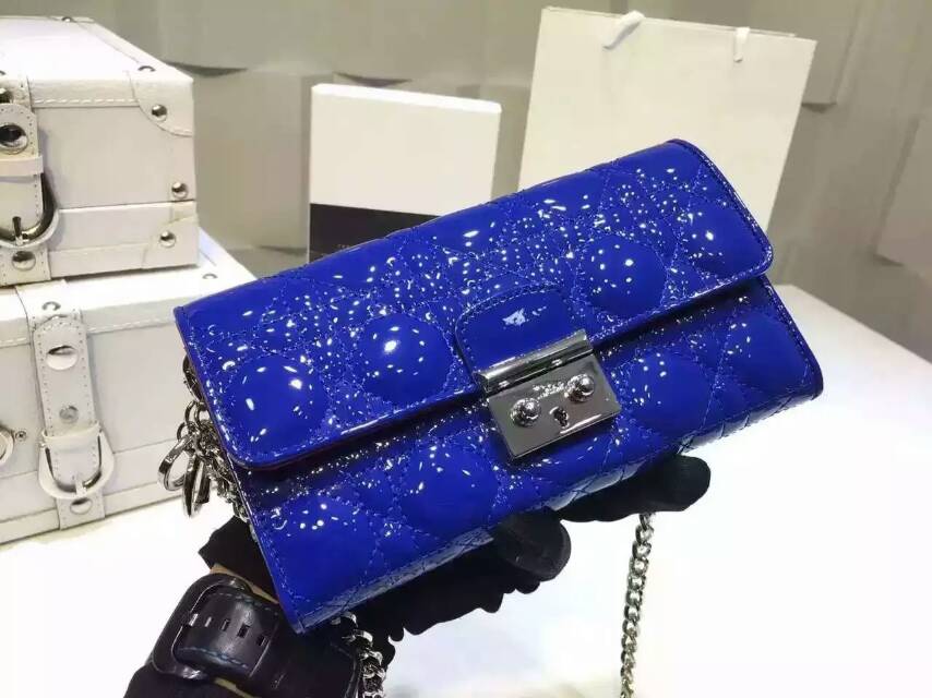 Dior钱包批发 迪奥蓝色原版漆皮 菱格两折链条钱包手包19cm