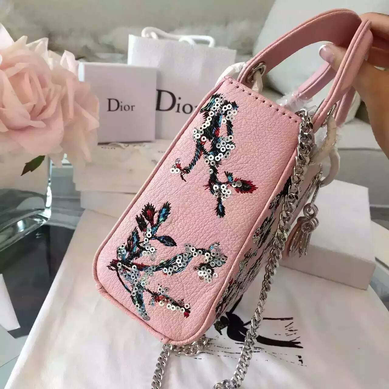 迪奥新款女包 Lady Dior mini刺绣新款粉色山羊皮戴妃包三格