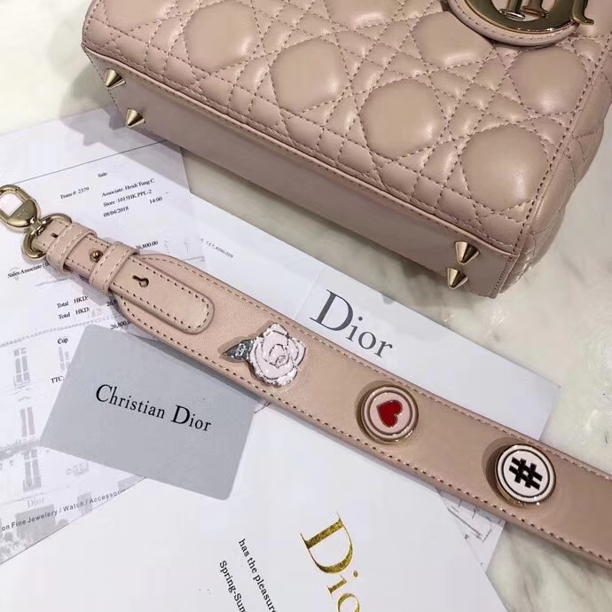 Dior包包批发 迪奥粉色顶级磨砂皮料四格戴妃包徽章款mini Lady Dior20cm