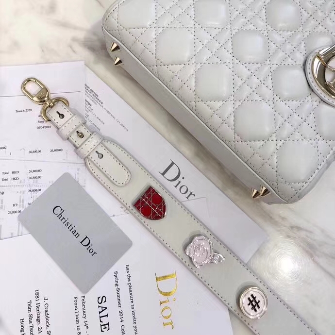 Lady Dior mini 迪奥进口磨砂皮料徽章系列戴妃包四格20CM 白色