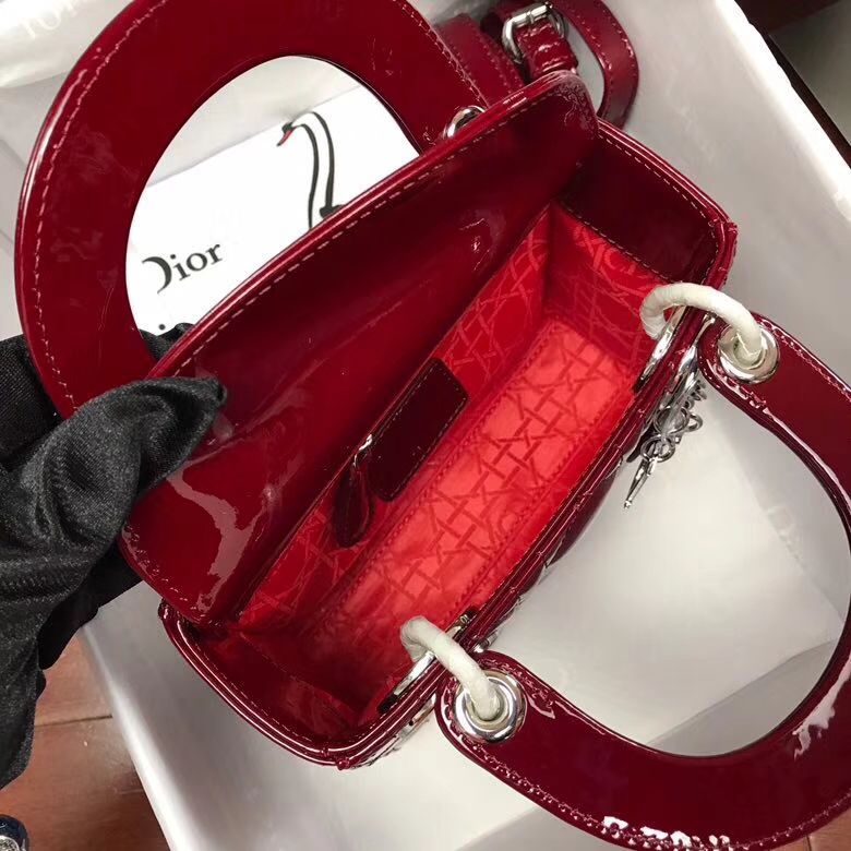 Dior经典款女包 迪奥菱格漆皮三格戴妃包Lady Dior mini17CM 酒红色银扣
