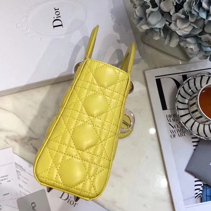 迪奥包包官网 Dior进口磨砂质感Lady Dior徽章系列四格戴妃包20cm 黄色