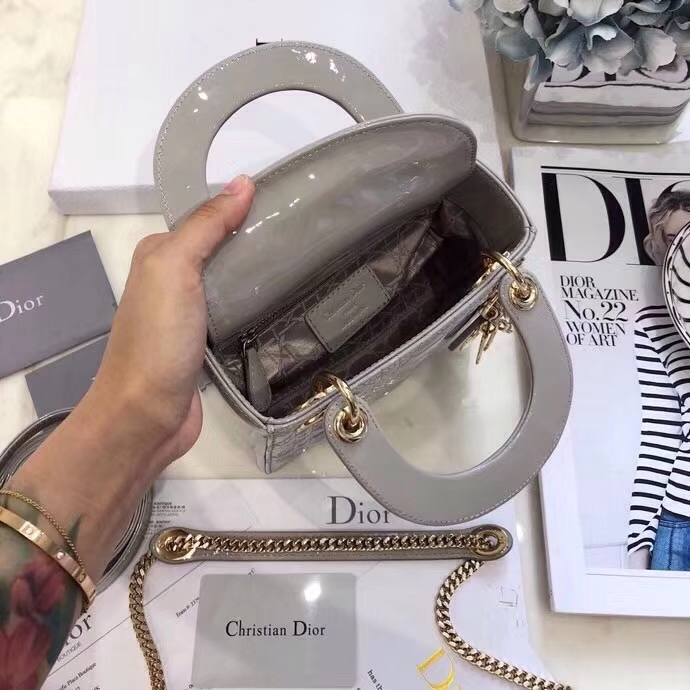 Dior包包价格 迪奥灰色原单漆皮三格迷你戴妃包mini Lady Dior17CM 金扣