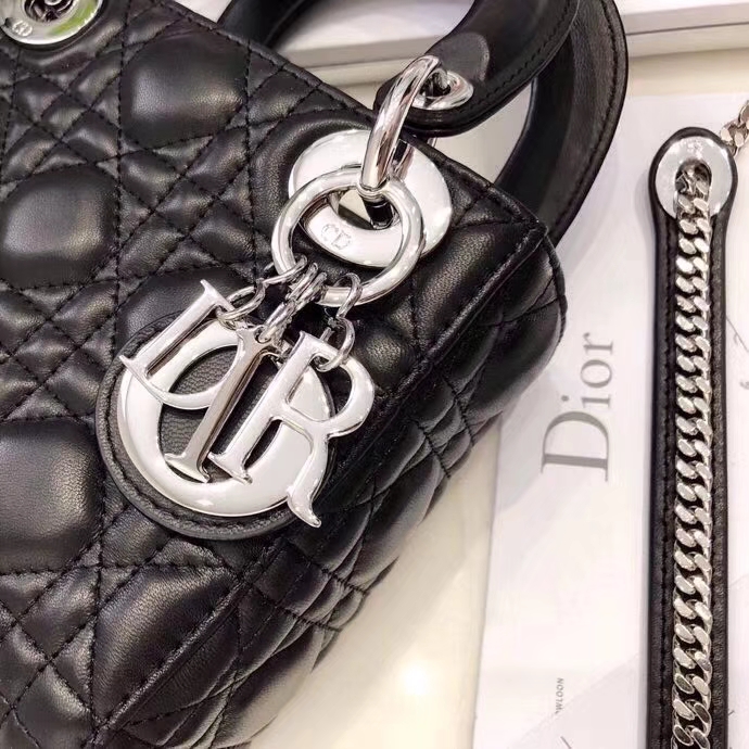 迪奥经典戴妃包 Dior黑色羊皮Mini Lady Dior三格戴妃包17CM 银扣