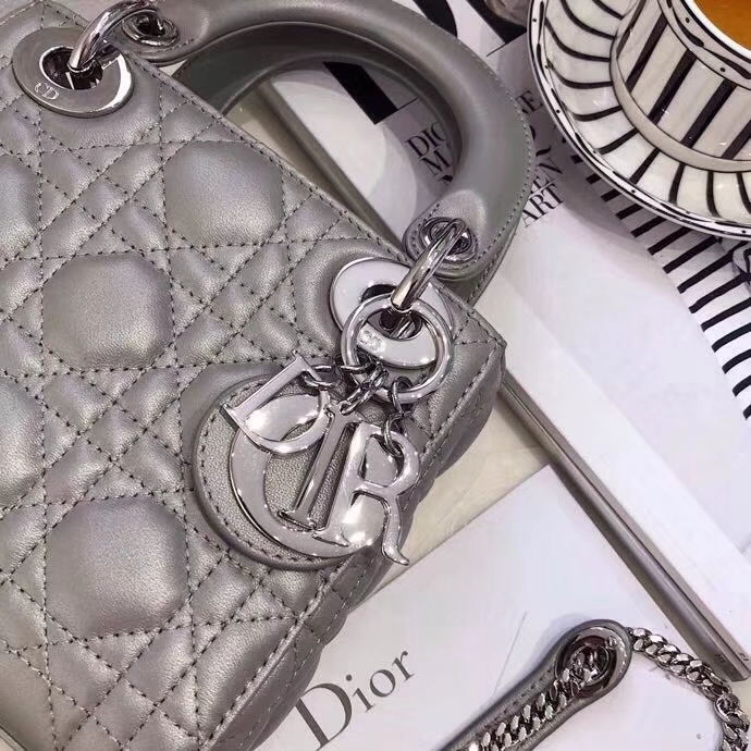 Dior女包价格 迪奥顶级羊皮迷你三格戴妃包双肩带Lady Dior mini17CM 珍珠灰银扣