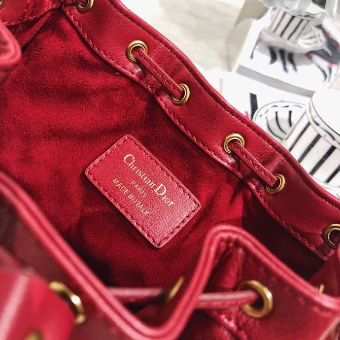 迪奥2019早春最新度假系列 Dior红色菱格羊皮链条水桶包单肩女包小号18CM