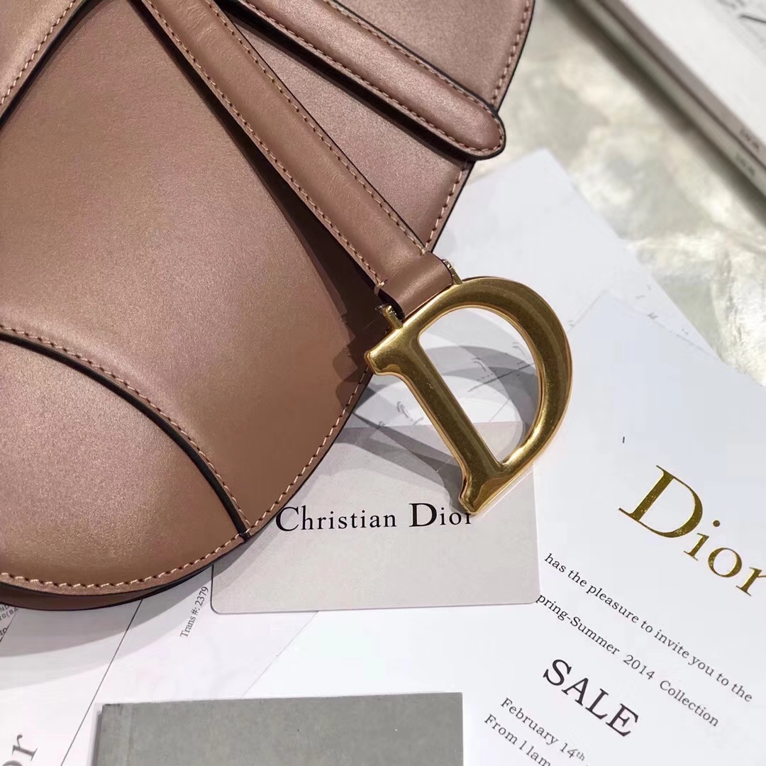 迪奥包包官网 Dior Saddle Bag 粉色顶级牛皮复古马鞍包单肩女包大号26CM
