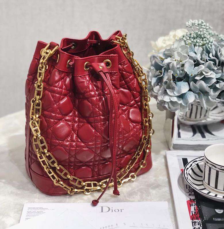 Dior包包官网 迪奥19年新款菱格水桶包链条包大号21.5CM 红色羊皮